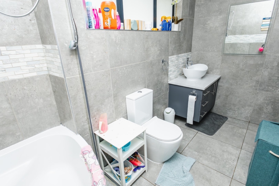 5 Bedroom Property for Sale in Somerton Estate Free State